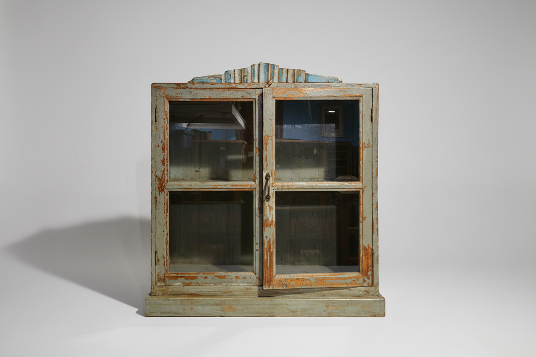 Altes Vitrine aus indischen Teakholz