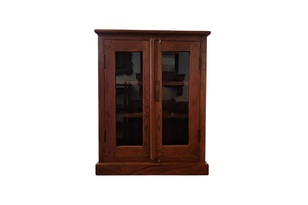 Alte Vitrine aus indischen Teakholz