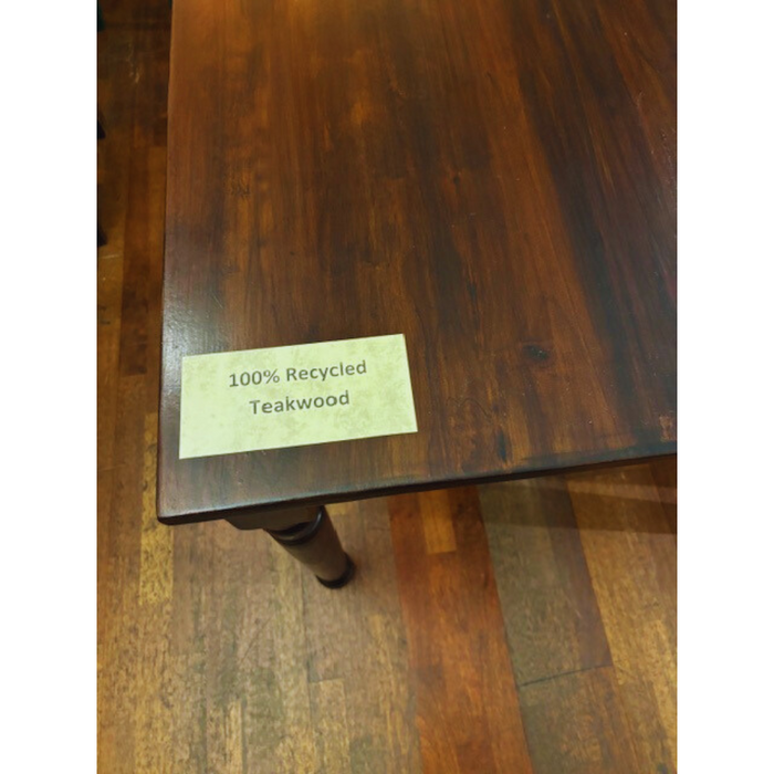 Tisch aus recycletem Teakholz
