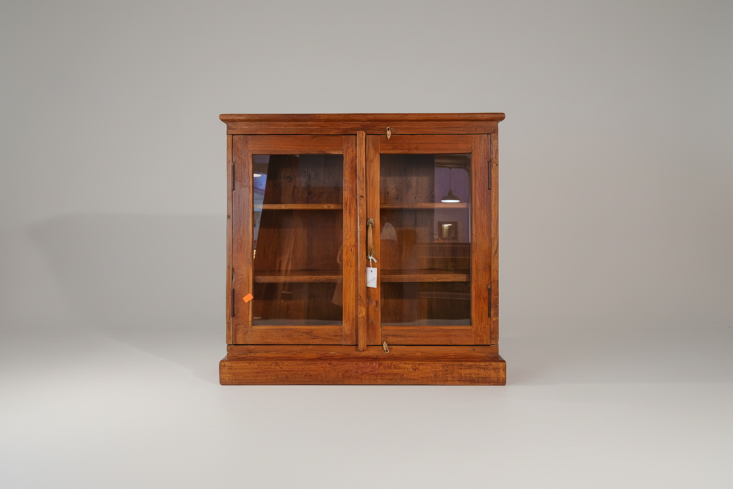 Vitrine aus indischen Teakholz