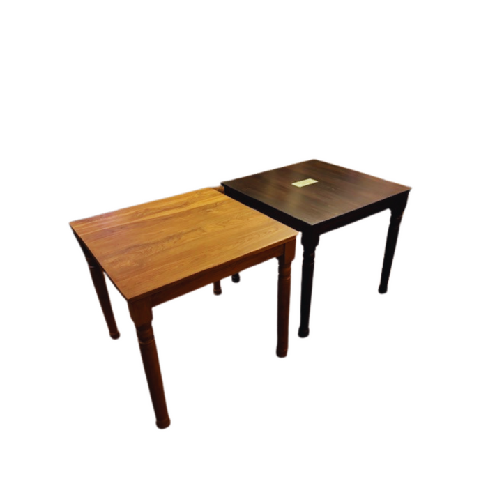 Tisch aus recycletem Teakholz