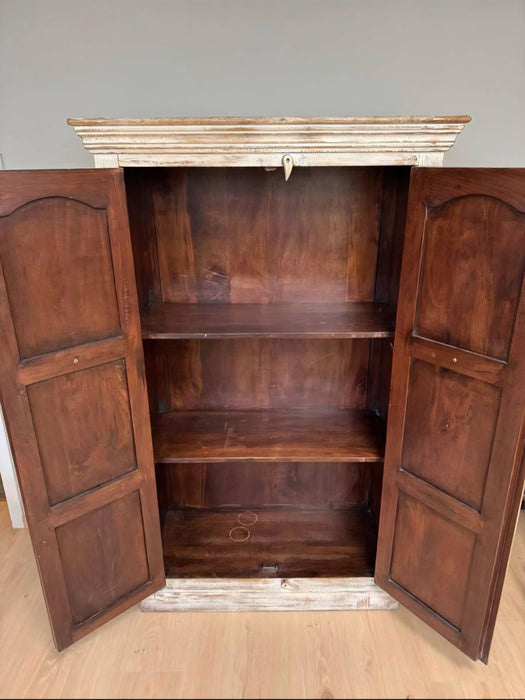 Vollholzschrank aus Indien