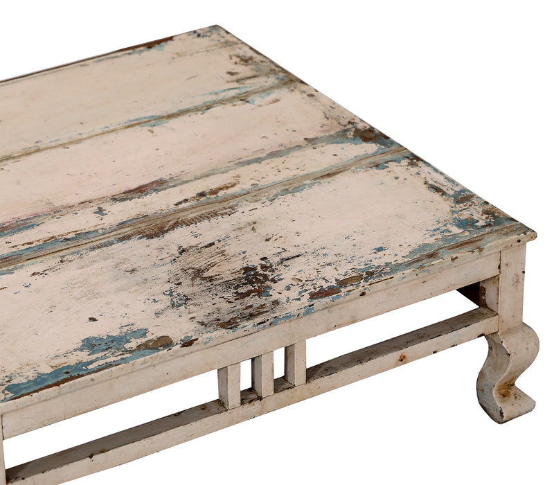 Indischer Teetisch mit weißer Patina