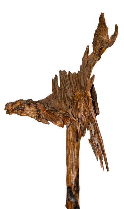 Holzobjekt auf Sockel