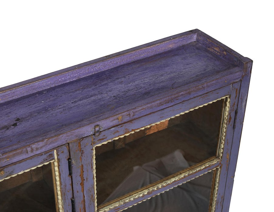 Lila Glasvitrine aus Indien