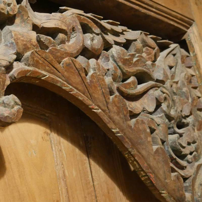 Geschnitztes, balinesisches Tor